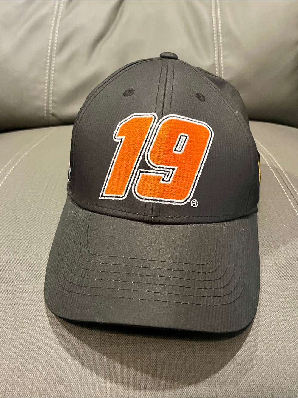 NASCAR - Martin Truex Jr #19